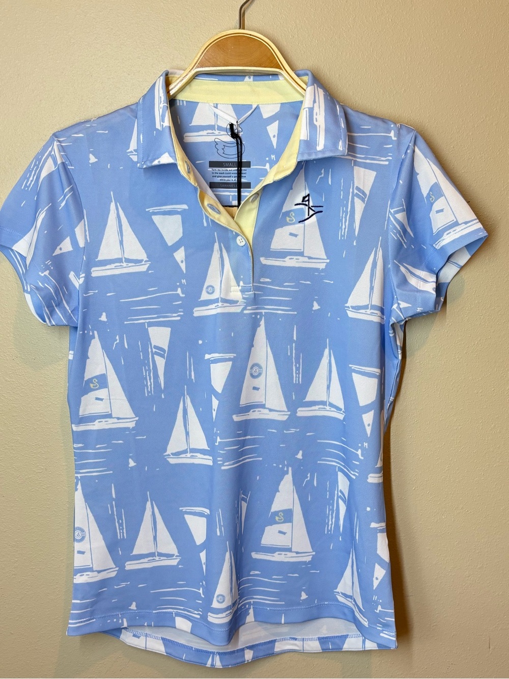 Swannies Golf Women’s Light Blue Sailboat Print Polo Golf Shirt, NWT, small